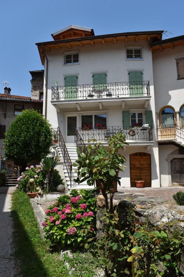 Api Tenna Apartments Glicine 1 Exterior foto